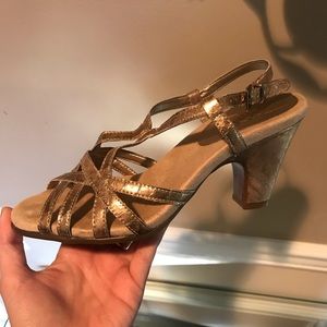 Aerosoles heelrest metallic heel sandals size 6.5